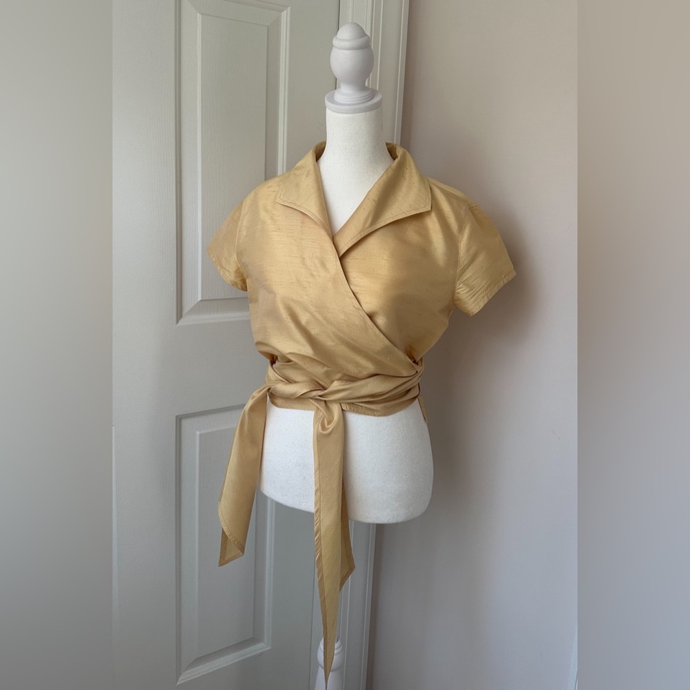 L’Equipe cropped gold wrap top, in pure silk